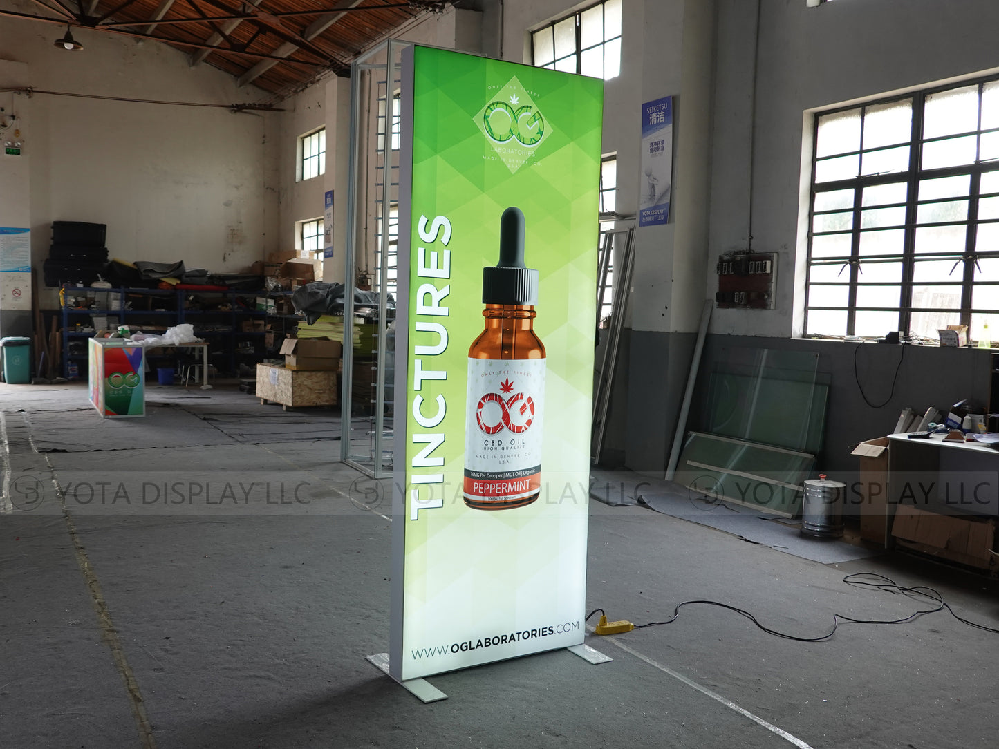 Light Box Wall, 3'(W) x 8'(H) | 0.9m(W) x 2.4m(H)