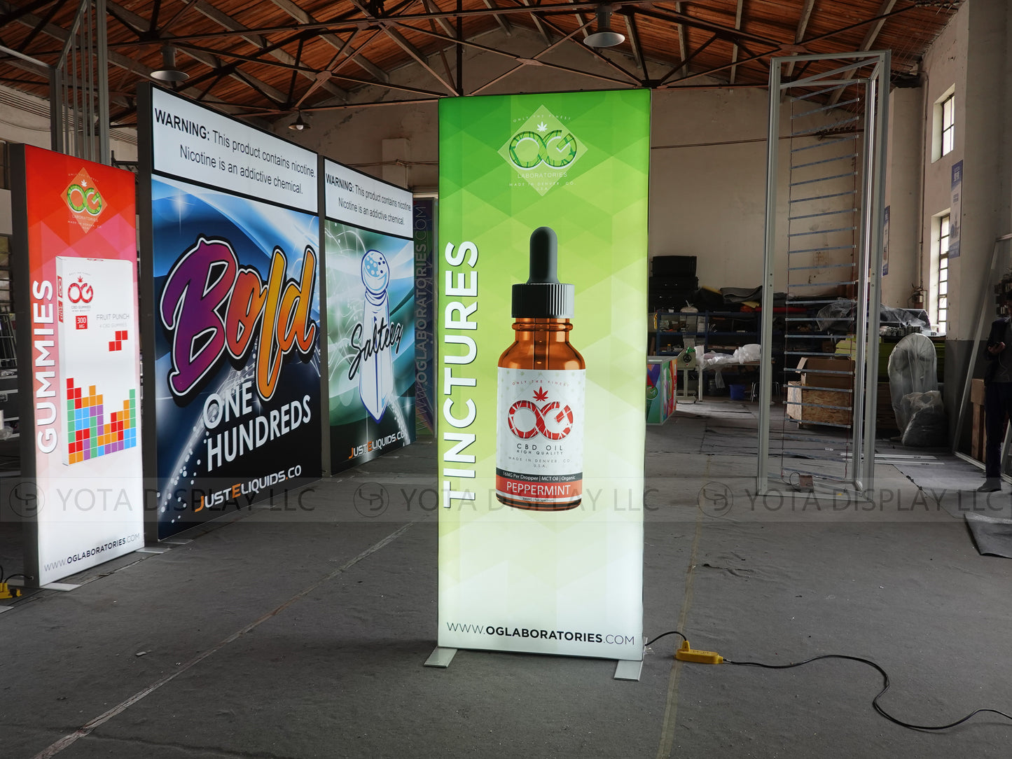 Light Box Wall, 3'(W) x 8'(H) | 0.9m(W) x 2.4m(H)