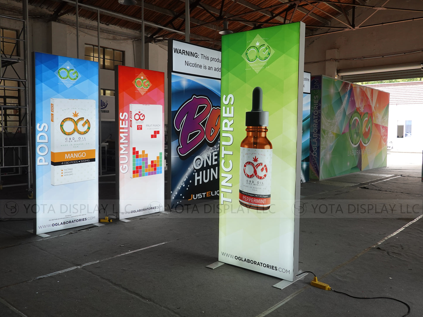 Light Box Wall, 3'(W) x 8'(H) | 0.9m(W) x 2.4m(H)