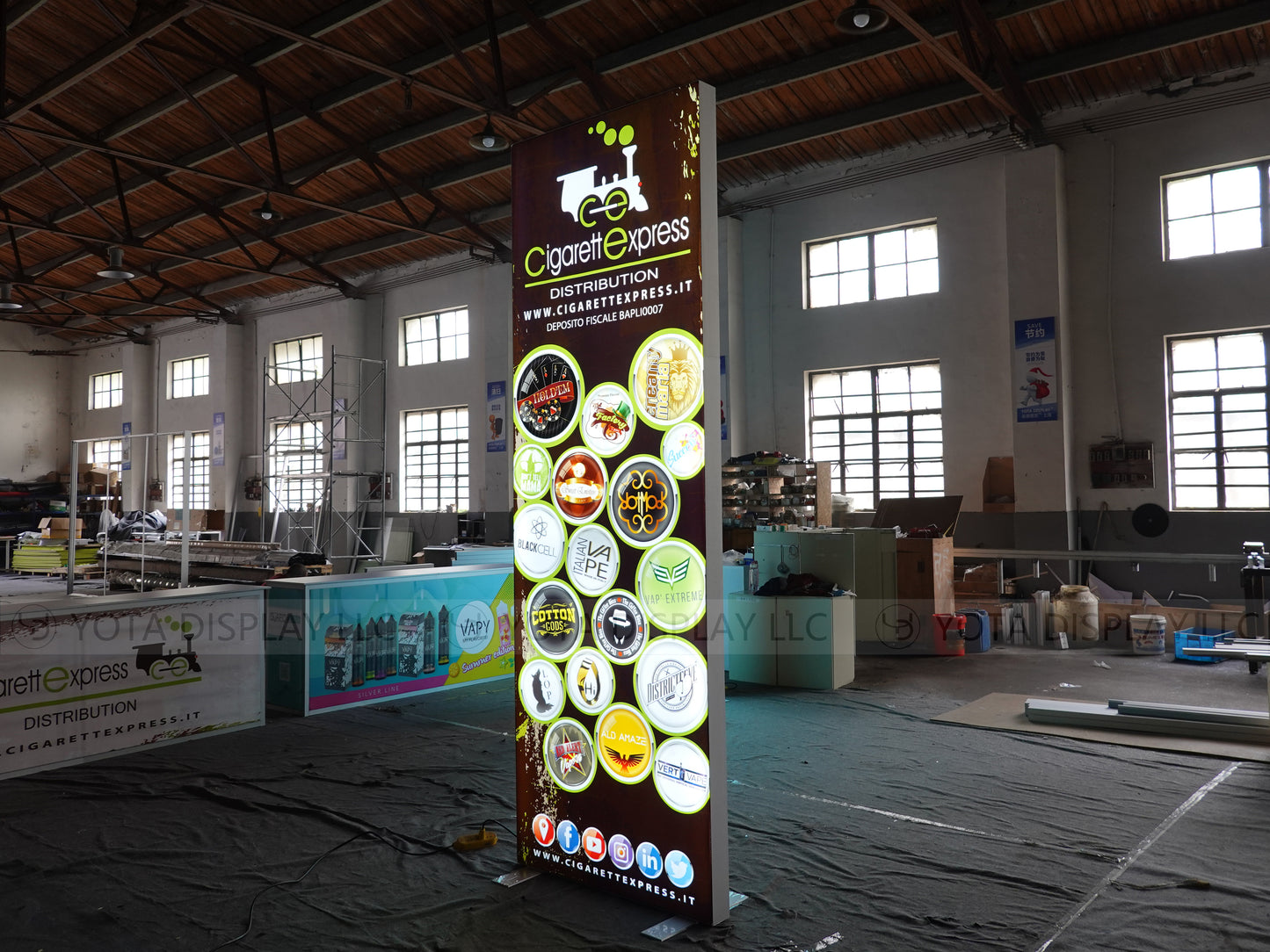 Light Box Wall, 3'(W) x 10'(H) | 0.9m(W) x 3m(H)